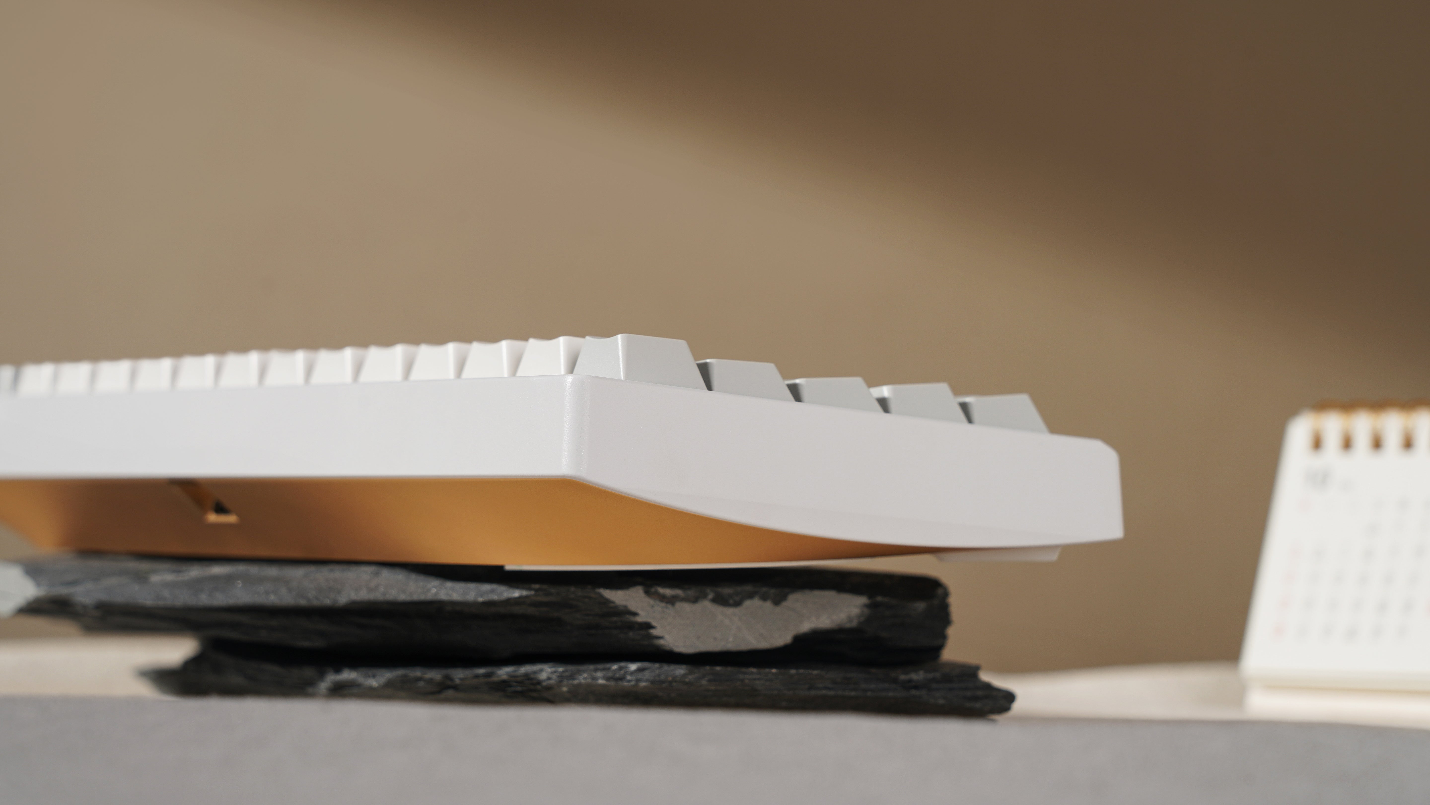 [Group Buy] ZOOM64 Moonstone White