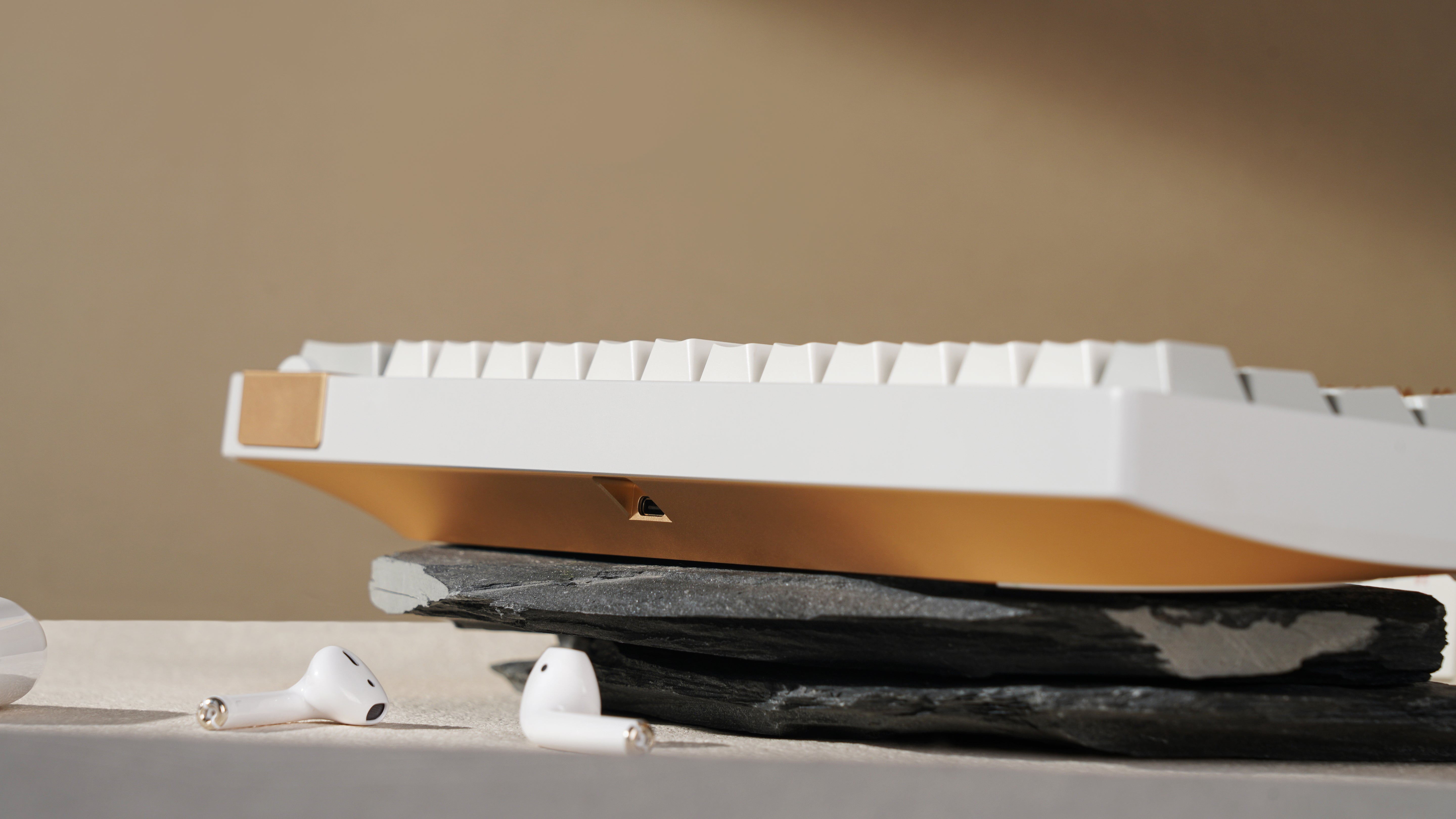 [Group Buy] ZOOM64 Moonstone White