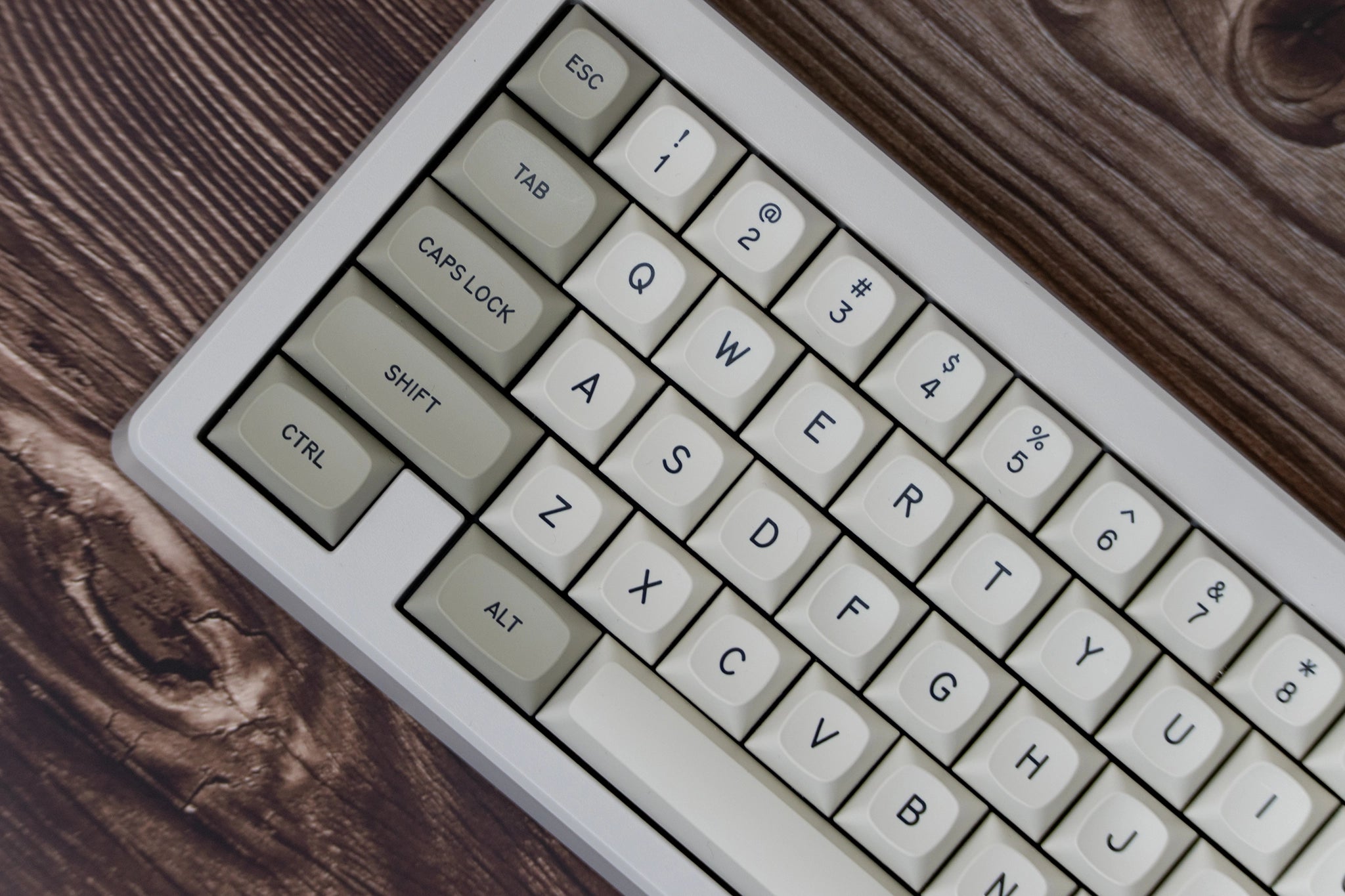 [In Stock] GMK MTNU Classic Beige Keycaps