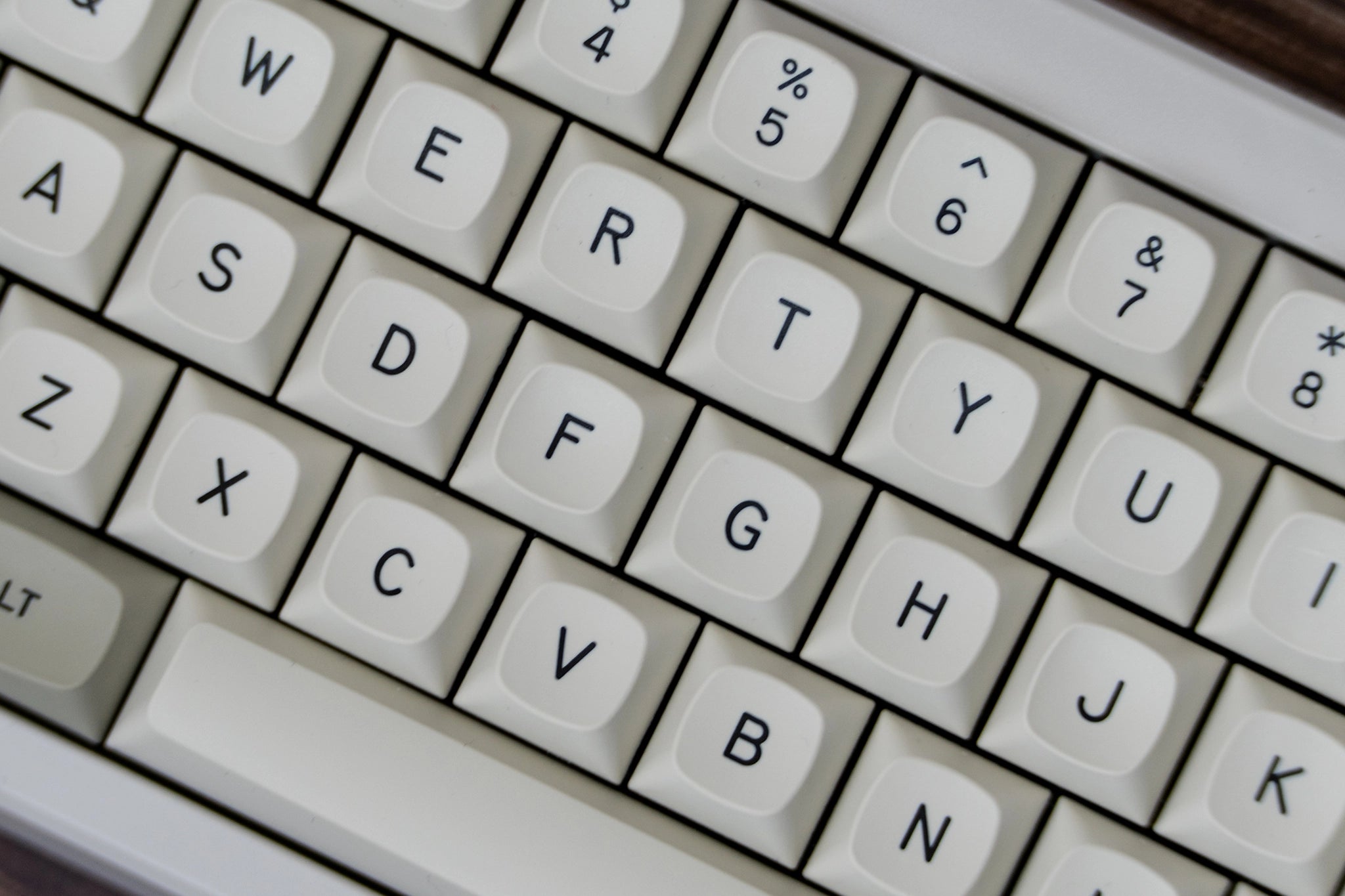 [In Stock] GMK MTNU Classic Beige Keycaps