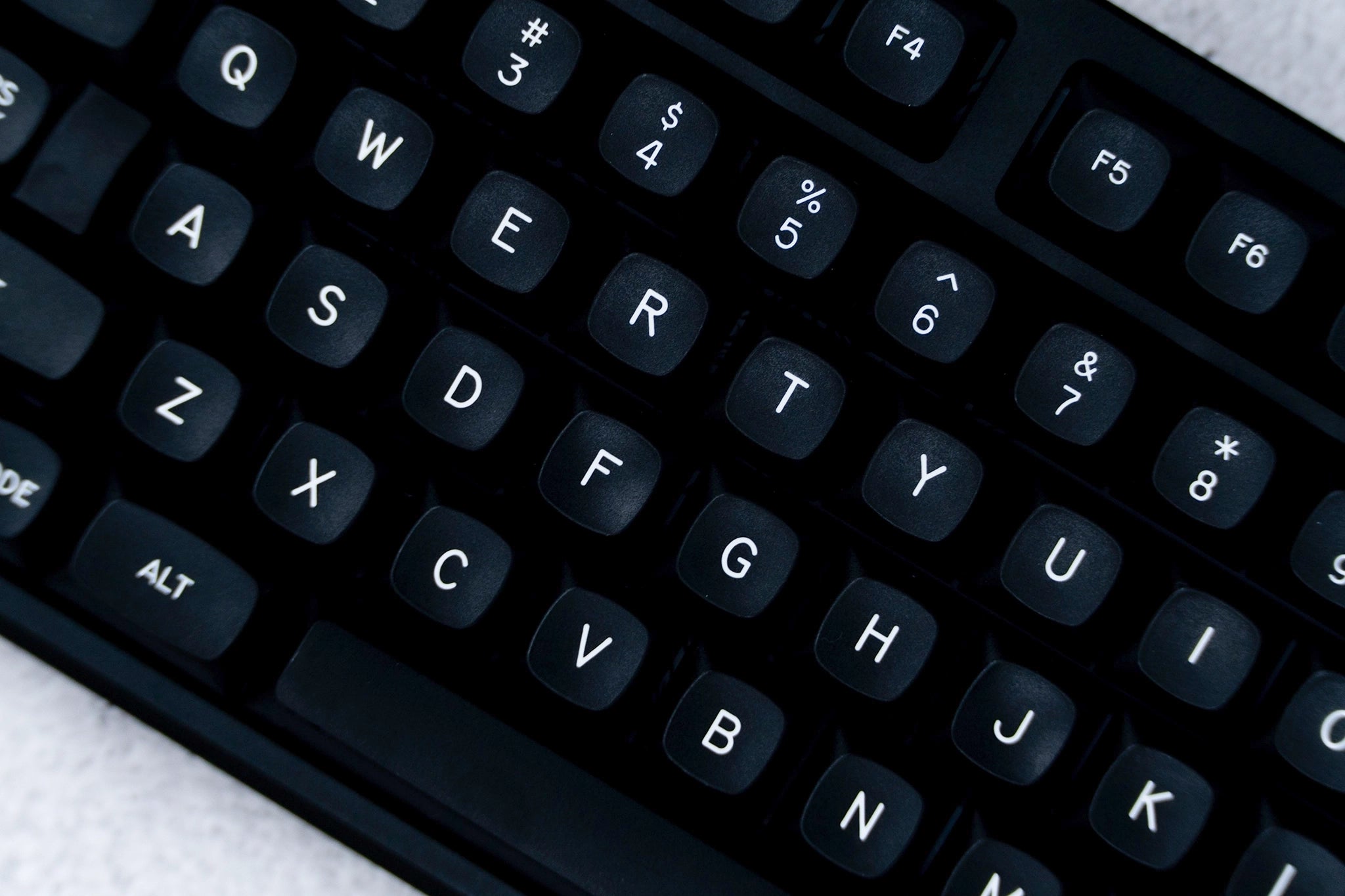 [In Stock] GMK MTNU WoB (White on Black) Keycaps